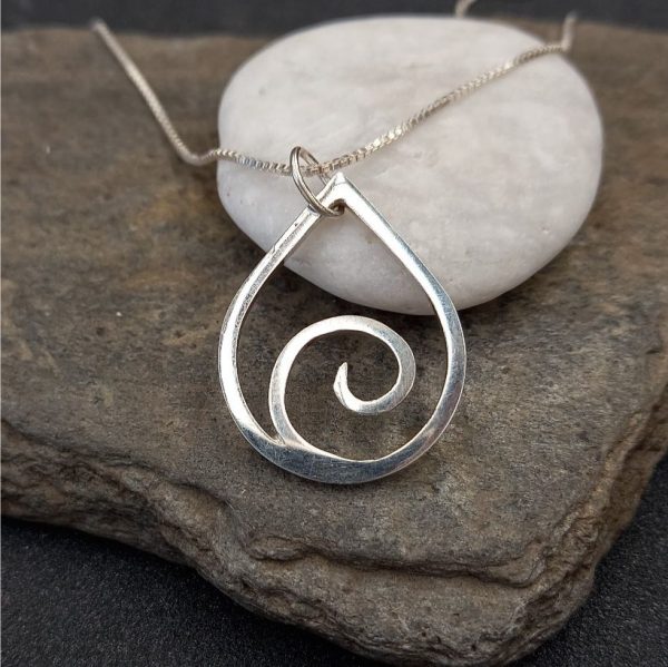 Drop-and-Wave Pendant & Chain by Blinkidees